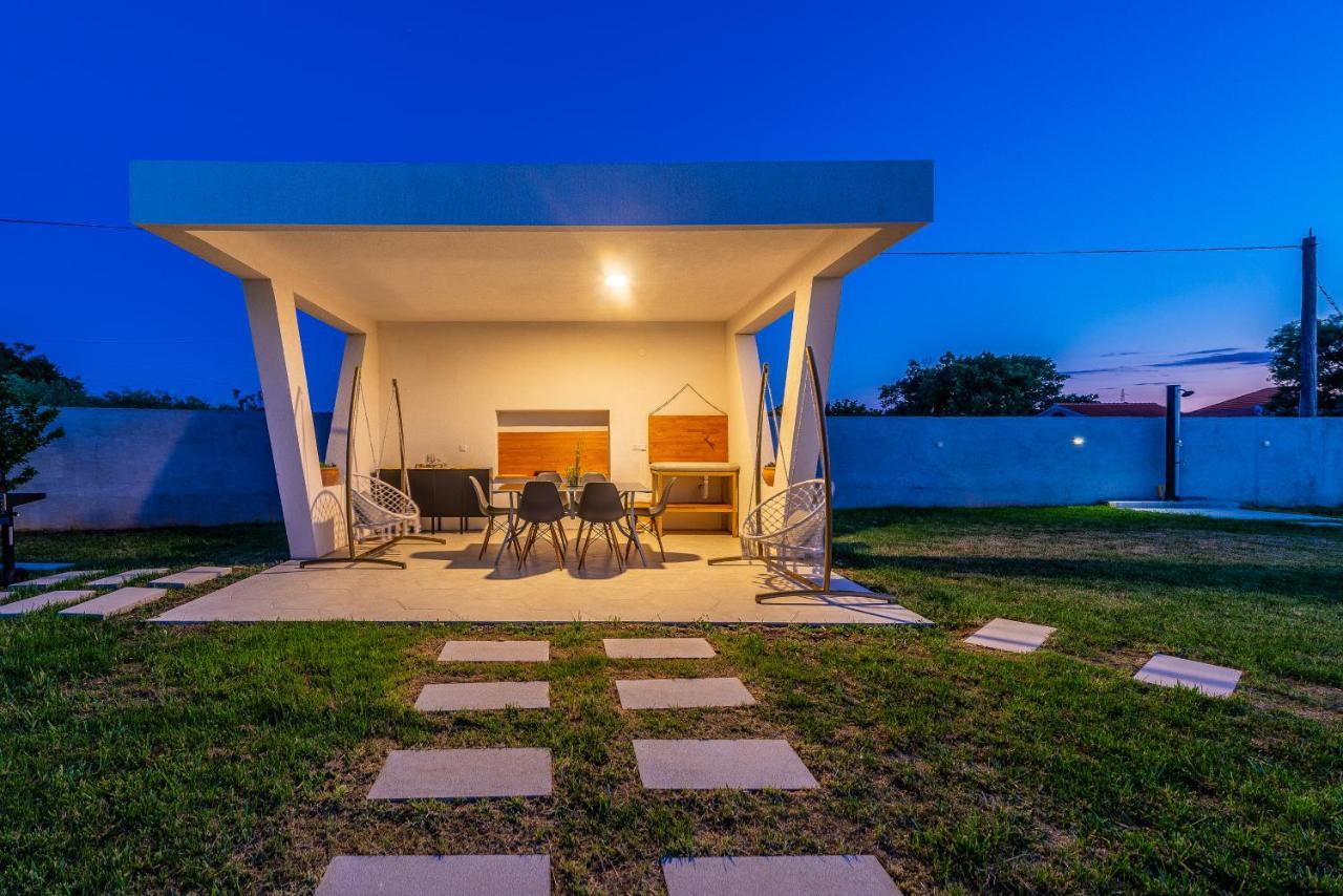 S&I Peaceful Holiday Home With Pool & Jacuzzi Galovac  Buitenkant foto
