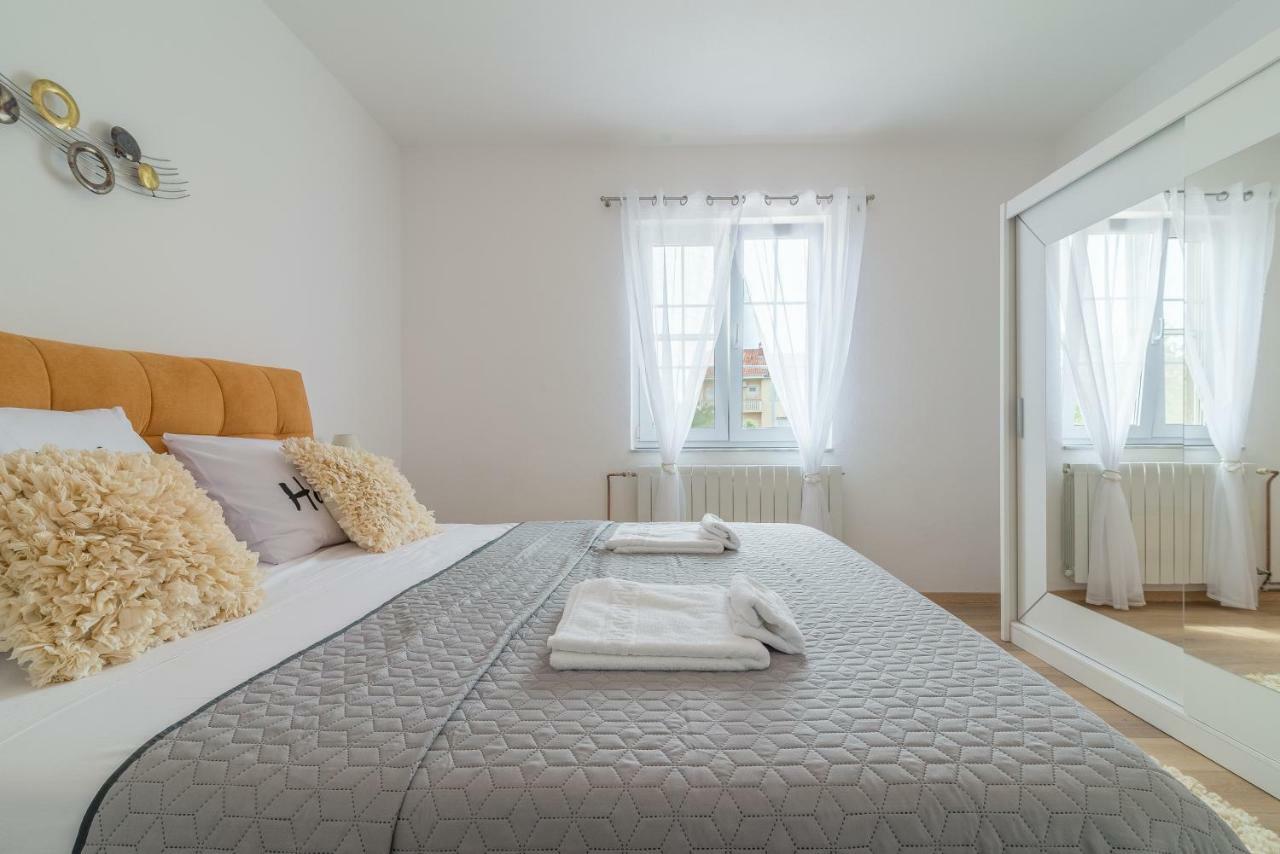 S&I Peaceful Holiday Home With Pool & Jacuzzi Galovac  Buitenkant foto