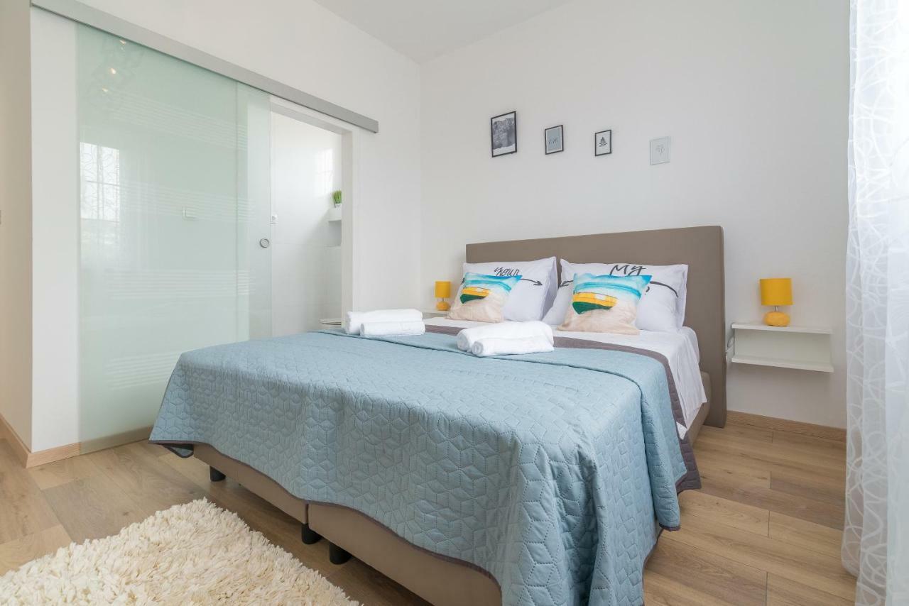 S&I Peaceful Holiday Home With Pool & Jacuzzi Galovac  Buitenkant foto