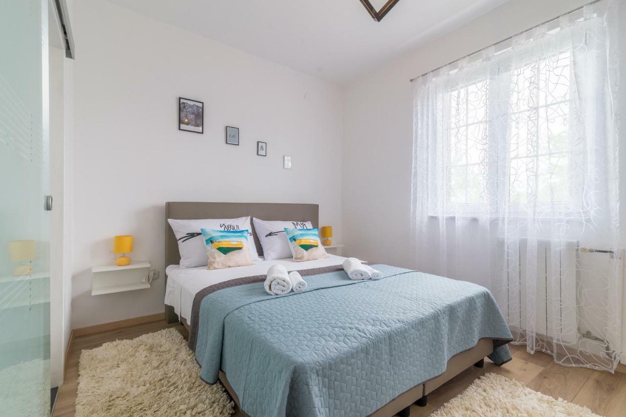 S&I Peaceful Holiday Home With Pool & Jacuzzi Galovac  Buitenkant foto