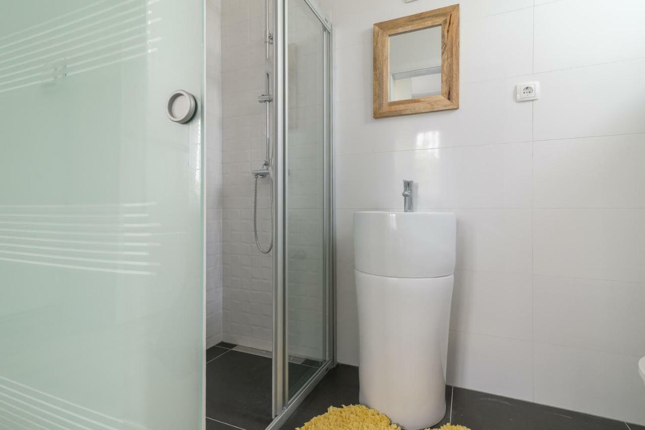 S&I Peaceful Holiday Home With Pool & Jacuzzi Galovac  Buitenkant foto